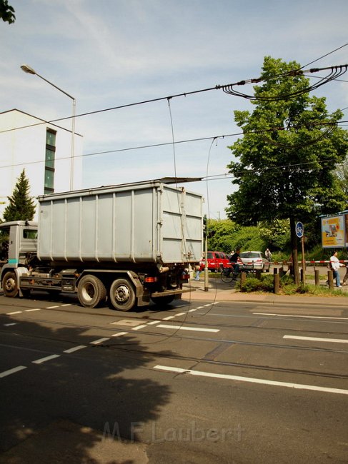 LKW riss Oberleitung ab Koeln Deutz Am Schnellert Siegburgerstr P027.JPG